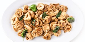 Beitragsbild des Blogbeitrags Karamellisierte Tortellini sind wirklich eine leckere Überraschung