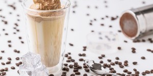 Beitragsbild des Blogbeitrags Der Dalgona Coffee Eiskaffee ist trendiger Genuss aus Südkorea