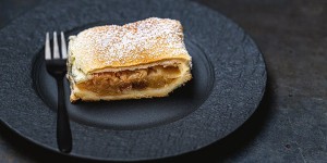 Beitragsbild des Blogbeitrags Omas Apfelschlangerl Rezept ist für die Ewigkeit gemacht