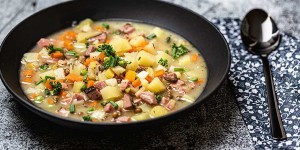 Beitragsbild des Blogbeitrags Die Grundzutat des geselchten Eintopfs ist achtlos behandeltes Gold