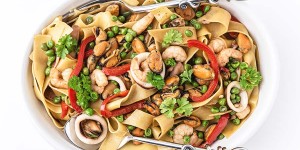 Beitragsbild des Blogbeitrags Die Meeresfrüchte Pasta mit Erbsen hast Du schneller als Schnupfen