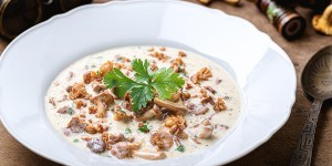 Beitragsbild des Blogbeitrags Die Eierschwammerlsuppe die fast schon mehr als eine Vorspeise ist