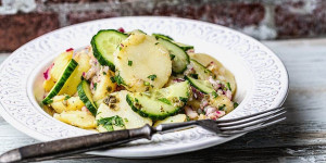 Beitragsbild des Blogbeitrags Gurken – Kartoffelsalat mal anders