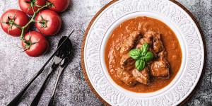 Beitragsbild des Blogbeitrags Rinderragout mit Tomaten