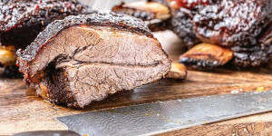 Beitragsbild des Blogbeitrags Short Ribs, geschmorte Schermrippe, aus dem Backofen