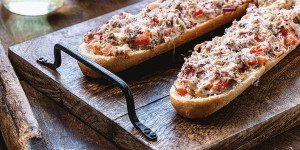 Beitragsbild des Blogbeitrags Schnelles Thunfisch-Baguette, frisch & knusprig