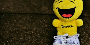 Beitragsbild des Blogbeitrags Wir sollten mehr lachen – Warum lachen und eine positive Grundhaltung gesund ist!