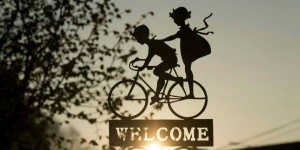 Beitragsbild des Blogbeitrags Willkommen, Bonjour und Welcome back!