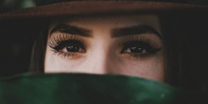 Beitragsbild des Blogbeitrags Augenpflege – Natürlich Schön!*