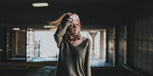 Beitragsbild des Blogbeitrags bunte Herbstfarben in der Fair Fashion Garderobe* 