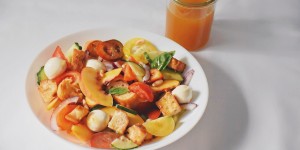 Beitragsbild des Blogbeitrags Bio Panzanella mit Nektarinen 