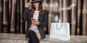 Beitragsbild des Blogbeitrags #3 Fair Fashion Overknees stillvoll kombiniert