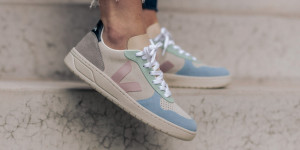 Beitragsbild des Blogbeitrags bunte Fair Fashion Sneaker 