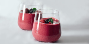 Beitragsbild des Blogbeitrags Beeren Minz Smoothie 