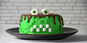 Beitragsbild des Blogbeitrags schokoladige Monster Torte