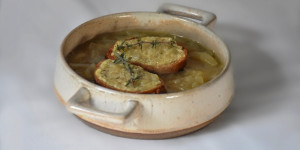 Beitragsbild des Blogbeitrags Zwiebelsuppe