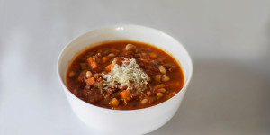 Beitragsbild des Blogbeitrags mediterrane Bohnensuppe