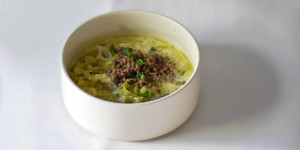 Beitragsbild des Blogbeitrags Käse-Lauch-Suppe mit Faschierten 