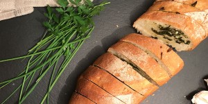 Beitragsbild des Blogbeitrags Knoblauchbrot selber machen und beim Grillen punkten