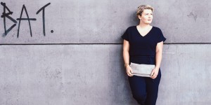 Beitragsbild des Blogbeitrags Jumpsuit kombinieren: so wirken Kurven elegant!