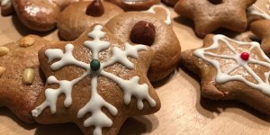 Beitragsbild des Blogbeitrags Lebkuchen mit Zuckerglasur: Ein aromatischer Klassiker