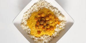 Beitragsbild des Blogbeitrags Kichererbsen Curry mit Reis 