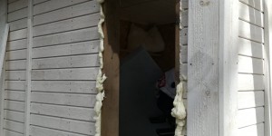 Beitragsbild des Blogbeitrags Fenster ins Holzhaus einbauen