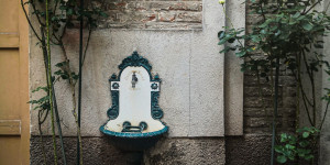 Beitragsbild des Blogbeitrags Ein Hinterhof in Wien