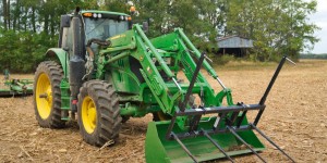 Beitragsbild des Blogbeitrags Gehört dir dein Handy (oder dein Traktor) eigentlich wirklich?
