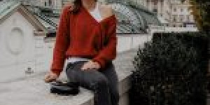 Beitragsbild des Blogbeitrags Mein Herbstoutfit mit rotem cropped Cardigan und dunkelgrauer Jeans