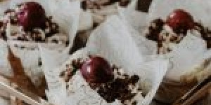 Beitragsbild des Blogbeitrags Schwarzwälder Kirsch Cupcakes / Muffins