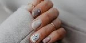 Beitragsbild des Blogbeitrags nude winter nail art mit alessandro striplac