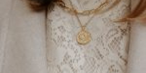 Beitragsbild des Blogbeitrags Chunky Chains: Der Schmuck Trend 2021