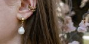 Beitragsbild des Blogbeitrags Creolen / Hoops und Earcuffs: Die Must-Haves unter den Ohrringen 