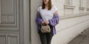 Beitragsbild des Blogbeitrags Spring Outfit: Statement Shirt, Jeans und Sneakers