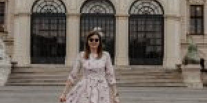 Beitragsbild des Blogbeitrags Early Spring Outfit im Schloss Belvedere: Marie Zelie Kleid