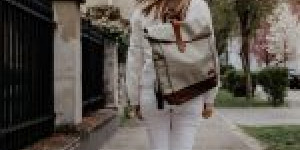 Beitragsbild des Blogbeitrags Spaziergang entlang der blühenden Mandelbäume mit meinem Rucksack von Gusti Leder