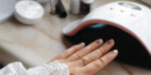 Beitragsbild des Blogbeitrags Hands on: Alessandro Striplac Crush On Chrome Set – Der neue nail design trend im Herbst 2021
