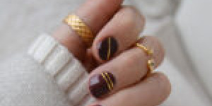 Beitragsbild des Blogbeitrags Gold line Nageldesign mit alessandro striplac