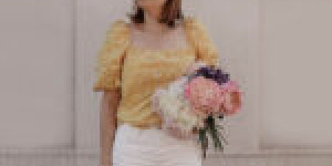 Beitragsbild des Blogbeitrags Sommer Outfit: Wie kombiniert man eine gelbe Bluse?