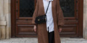 Beitragsbild des Blogbeitrags Winter Outfit mit Long Cardigan, Leder Leggings und Musselin Bluse 