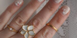 Beitragsbild des Blogbeitrags White Flower Nail Design with alessandro Striplac 