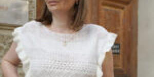 Beitragsbild des Blogbeitrags Sommer Outfit: Sézane Shorts Rome kombiniert mit einem Häkel Pullover