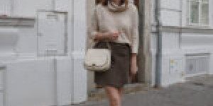 Beitragsbild des Blogbeitrags Herbst Outfit: Sezane Minirock im Herbst / Winter kombinieren