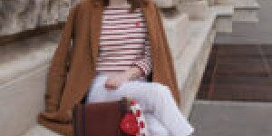 Beitragsbild des Blogbeitrags Sezane Outfit: red striped shirt, white jeans, winter coat and Zoe Lu bag with heart pendant