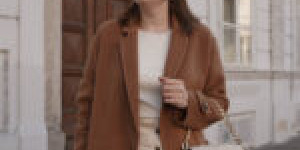 Beitragsbild des Blogbeitrags Spring fashion trends 2024: Sezane Jeans skirt outfit