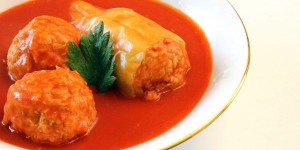 Beitragsbild des Blogbeitrags Gefüllte Paprika mit Tomatensauce, Rezept