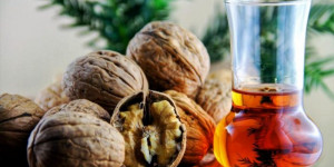 Beitragsbild des Blogbeitrags Nocino Walnuss-Schnaps aus grünen Nüssen, Saluti!