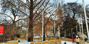 Beitragsbild des Blogbeitrags Wiener Eistraum Rathausplatz, Spass auf Kufen