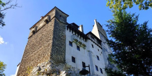 Beitragsbild des Blogbeitrags Schloss Bran in Rumänien, auf Draculas Spuren 